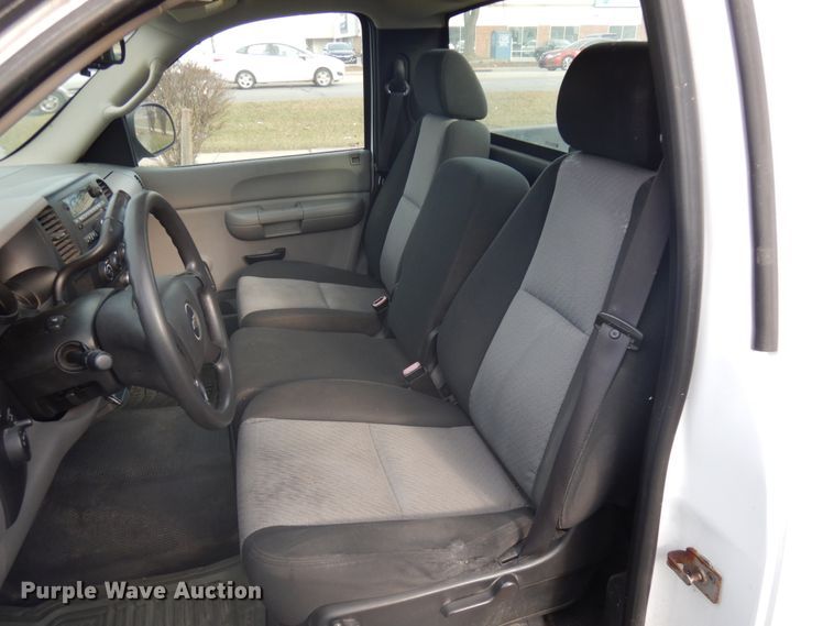 image for item IO9613 2008 Chevrolet Silverado 1500  pickup truck