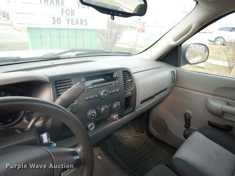 image for item IO9613 2008 Chevrolet Silverado 1500  pickup truck