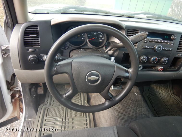 image for item IO9613 2008 Chevrolet Silverado 1500  pickup truck