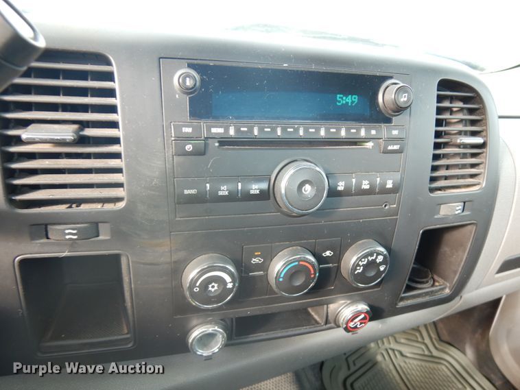 image for item IO9613 2008 Chevrolet Silverado 1500  pickup truck