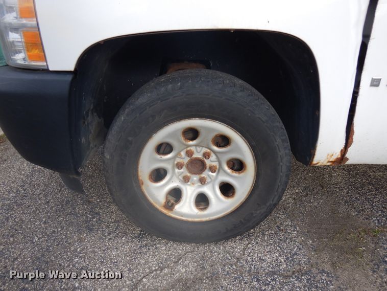 image for item IO9613 2008 Chevrolet Silverado 1500  pickup truck