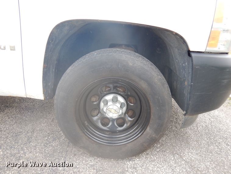 image for item IO9613 2008 Chevrolet Silverado 1500  pickup truck