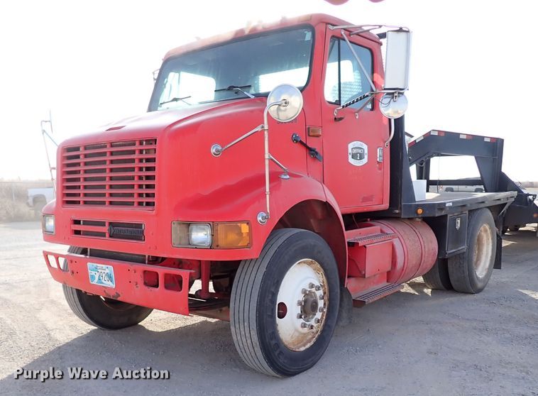 image for item IS9273 1994 International 8100  flatbed truck