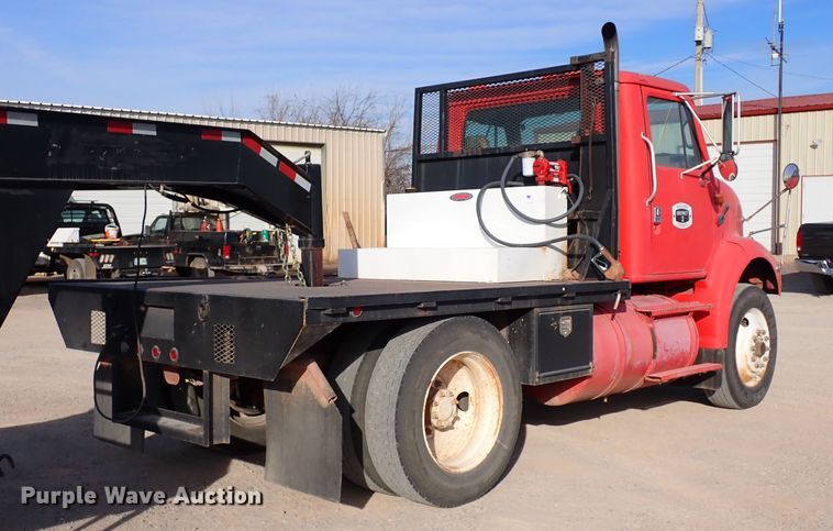 image for item IS9273 1994 International 8100  flatbed truck
