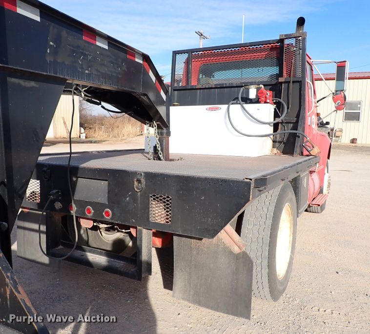 image for item IS9273 1994 International 8100  flatbed truck