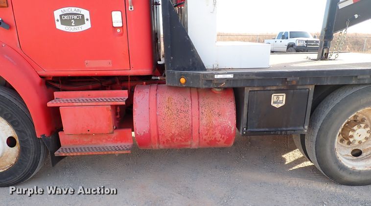 image for item IS9273 1994 International 8100  flatbed truck