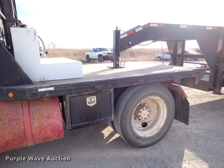 image for item IS9273 1994 International 8100  flatbed truck