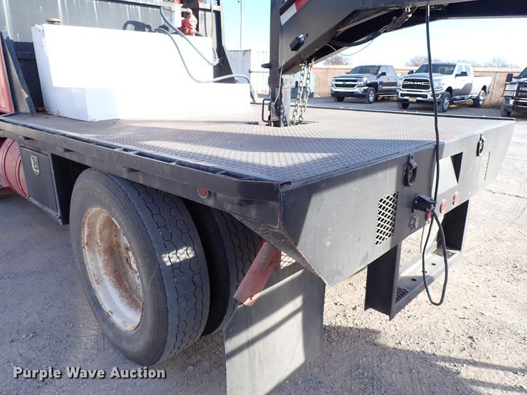 image for item IS9273 1994 International 8100  flatbed truck