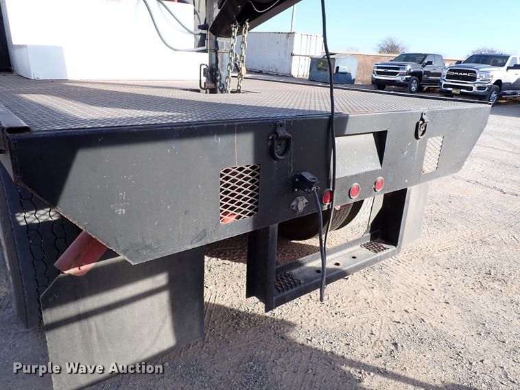 image for item IS9273 1994 International 8100  flatbed truck