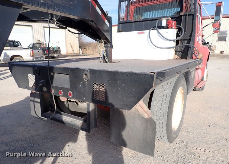 image for item IS9273 1994 International 8100  flatbed truck