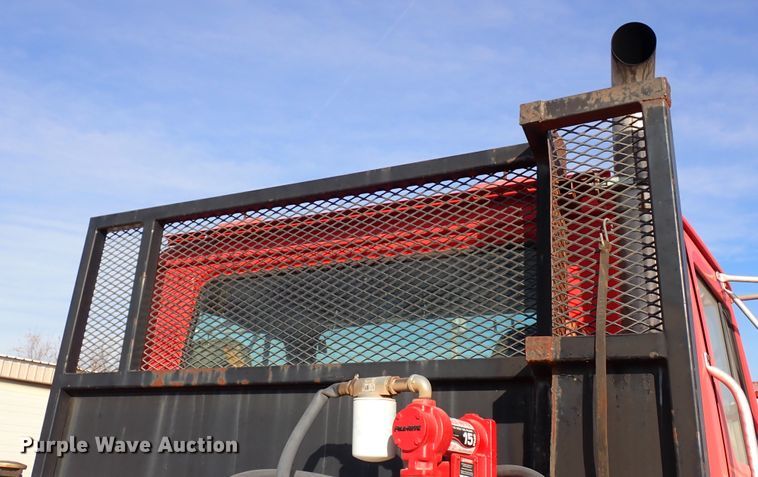 image for item IS9273 1994 International 8100  flatbed truck