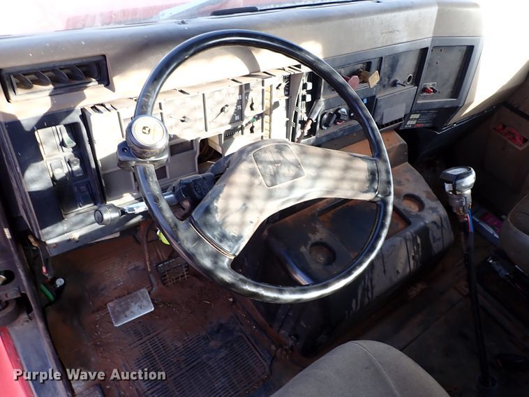 image for item IS9273 1994 International 8100  flatbed truck