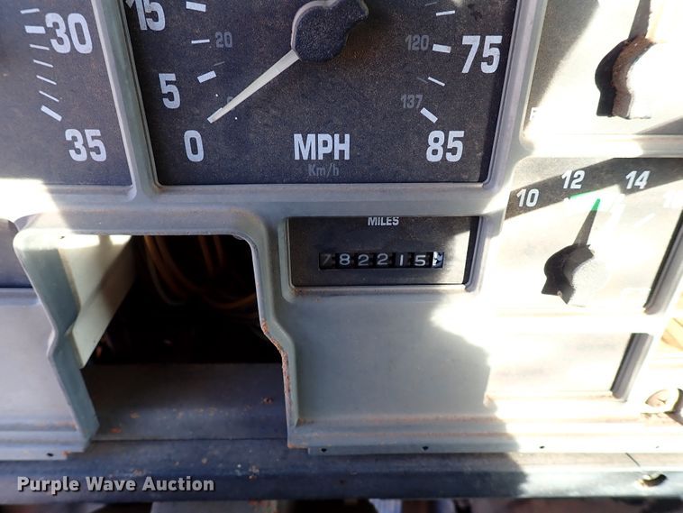 image for item IS9273 1994 International 8100  flatbed truck