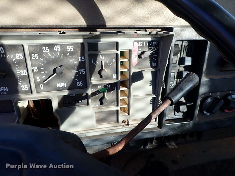 image for item IS9273 1994 International 8100  flatbed truck