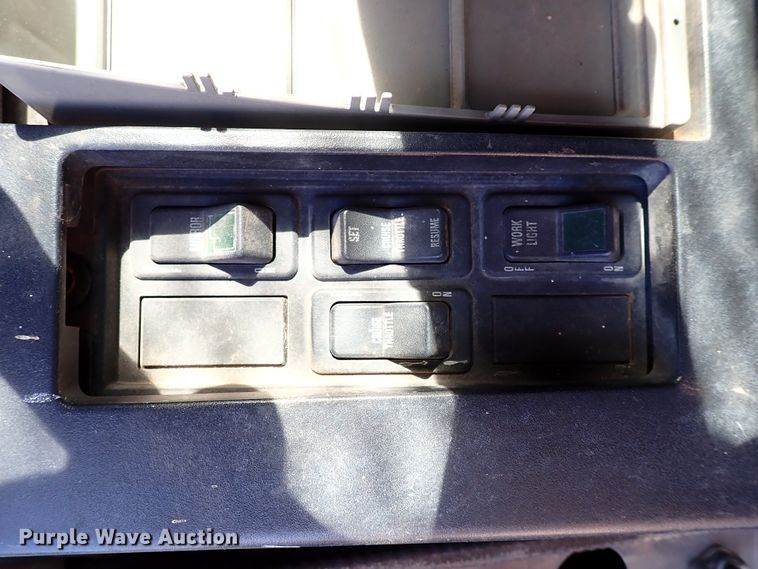 image for item IS9273 1994 International 8100  flatbed truck