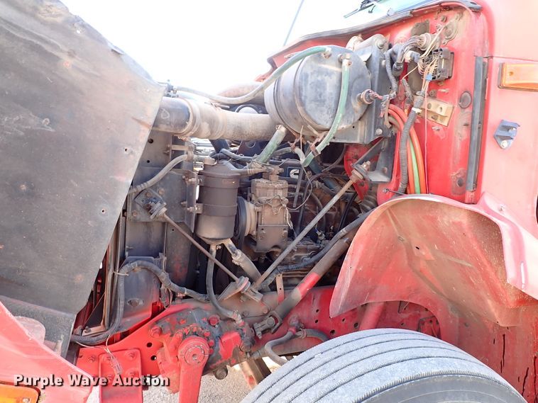 image for item IS9273 1994 International 8100  flatbed truck