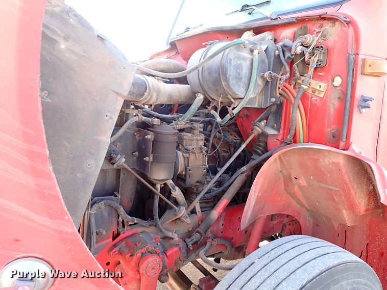 image for item IS9273 1994 International 8100  flatbed truck