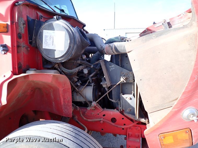 image for item IS9273 1994 International 8100  flatbed truck