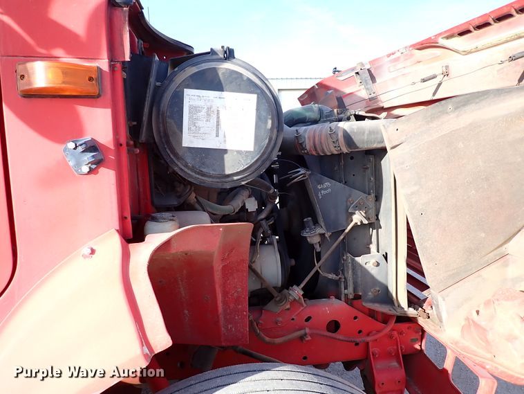 image for item IS9273 1994 International 8100  flatbed truck