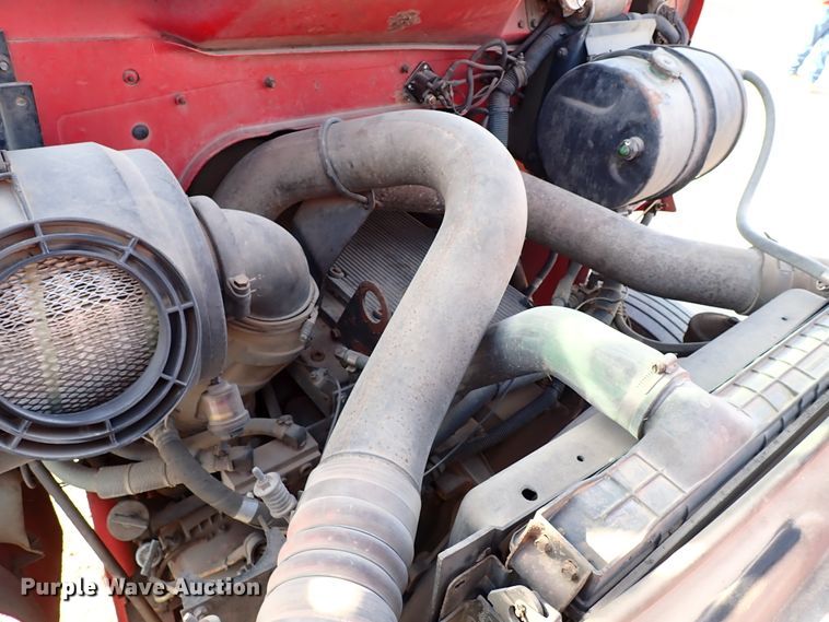 image for item IS9273 1994 International 8100  flatbed truck