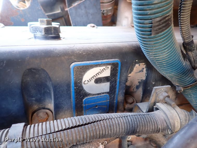 image for item IS9273 1994 International 8100  flatbed truck