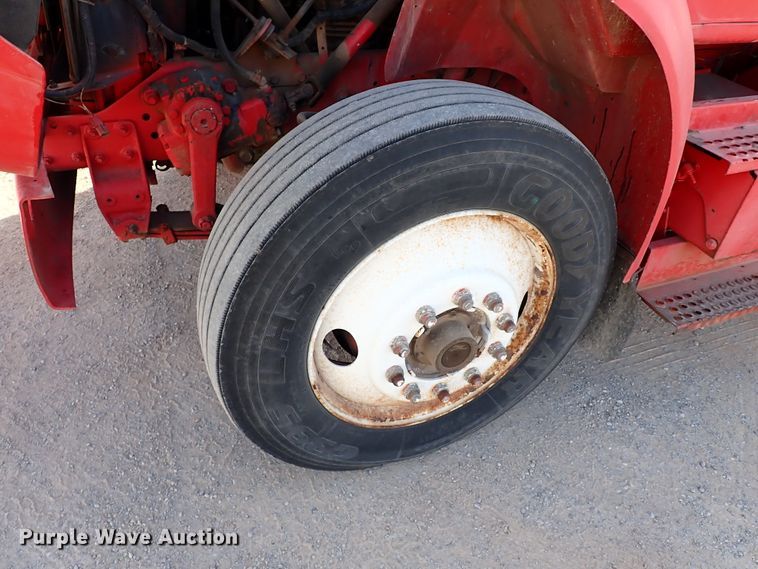 image for item IS9273 1994 International 8100  flatbed truck