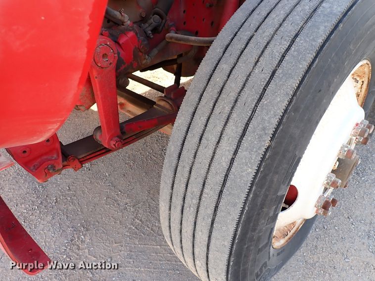 image for item IS9273 1994 International 8100  flatbed truck