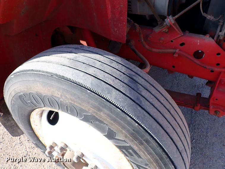 image for item IS9273 1994 International 8100  flatbed truck