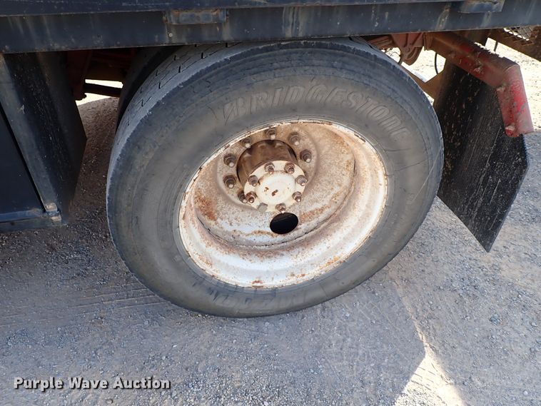 image for item IS9273 1994 International 8100  flatbed truck