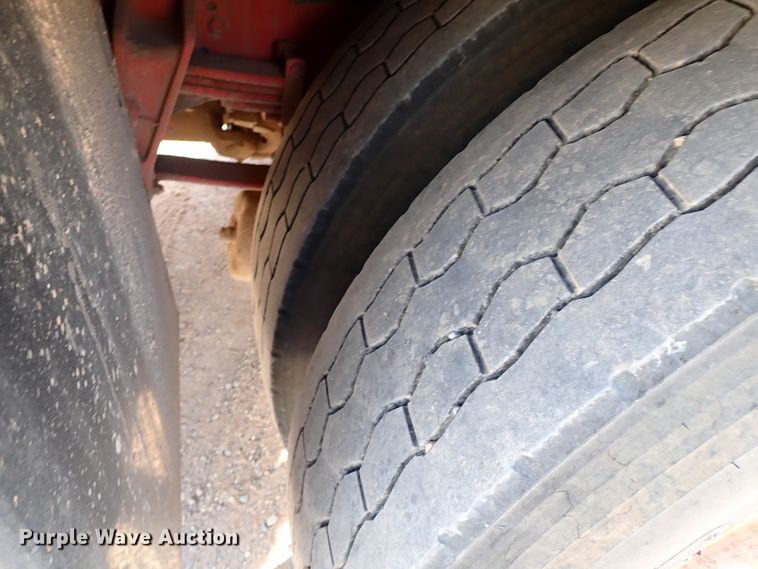 image for item IS9273 1994 International 8100  flatbed truck