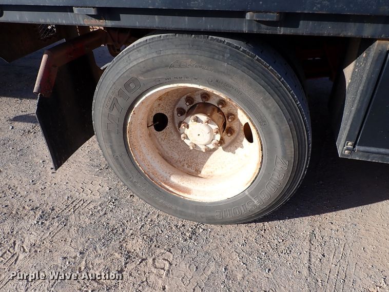 image for item IS9273 1994 International 8100  flatbed truck