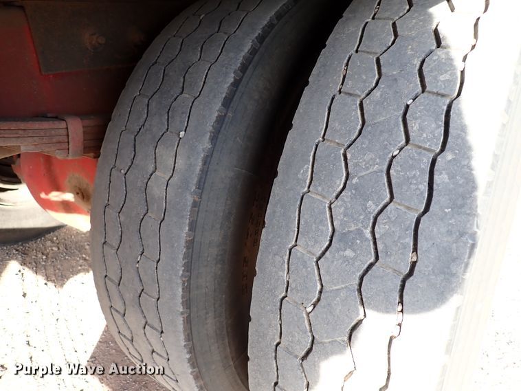 image for item IS9273 1994 International 8100  flatbed truck