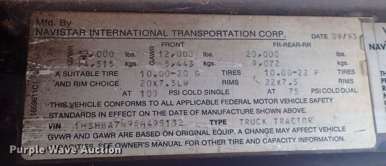 image for item IS9273 1994 International 8100  flatbed truck