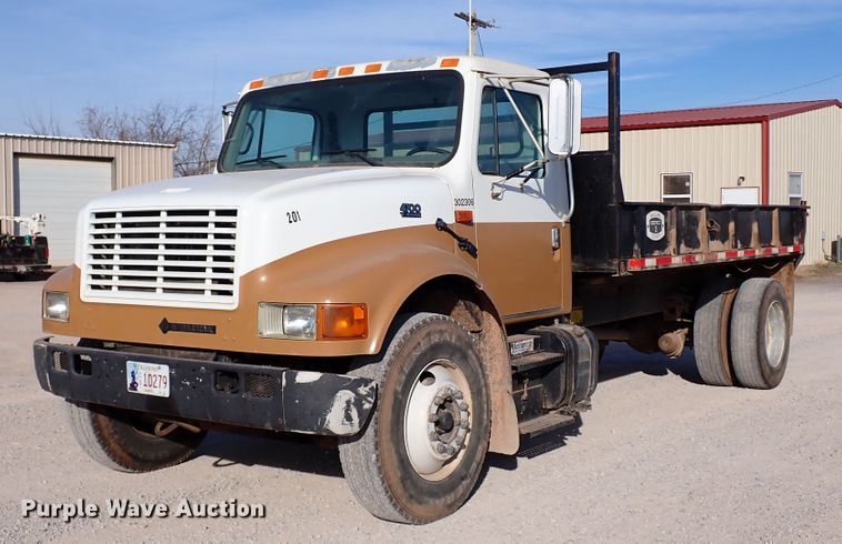 image for item IS9274 2001 International 4700  dump flatbed truck