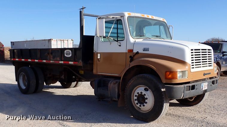 image for item IS9274 2001 International 4700  dump flatbed truck