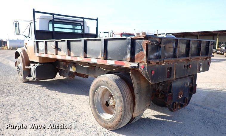 image for item IS9274 2001 International 4700  dump flatbed truck
