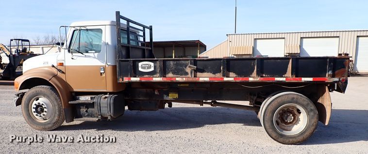 image for item IS9274 2001 International 4700  dump flatbed truck