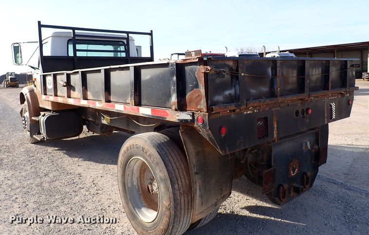 image for item IS9274 2001 International 4700  dump flatbed truck