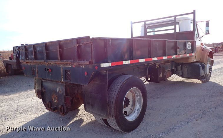 image for item IS9274 2001 International 4700  dump flatbed truck