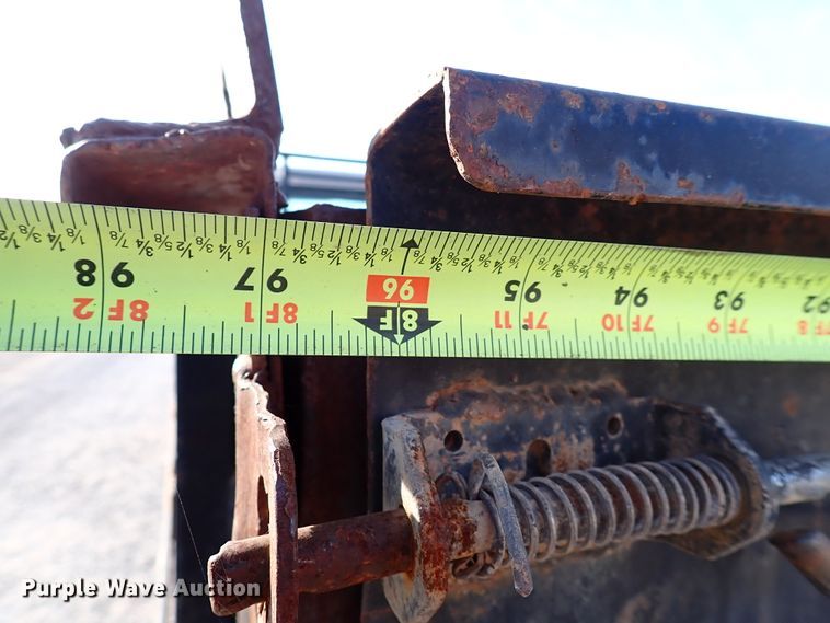 image for item IS9274 2001 International 4700  dump flatbed truck