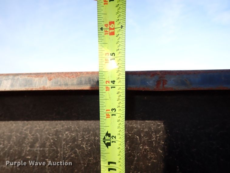 image for item IS9274 2001 International 4700  dump flatbed truck