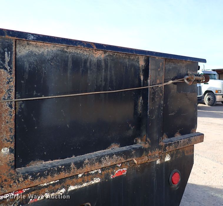 image for item IS9274 2001 International 4700  dump flatbed truck