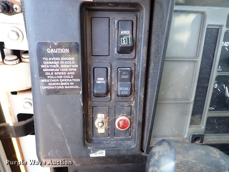 image for item IS9274 2001 International 4700  dump flatbed truck