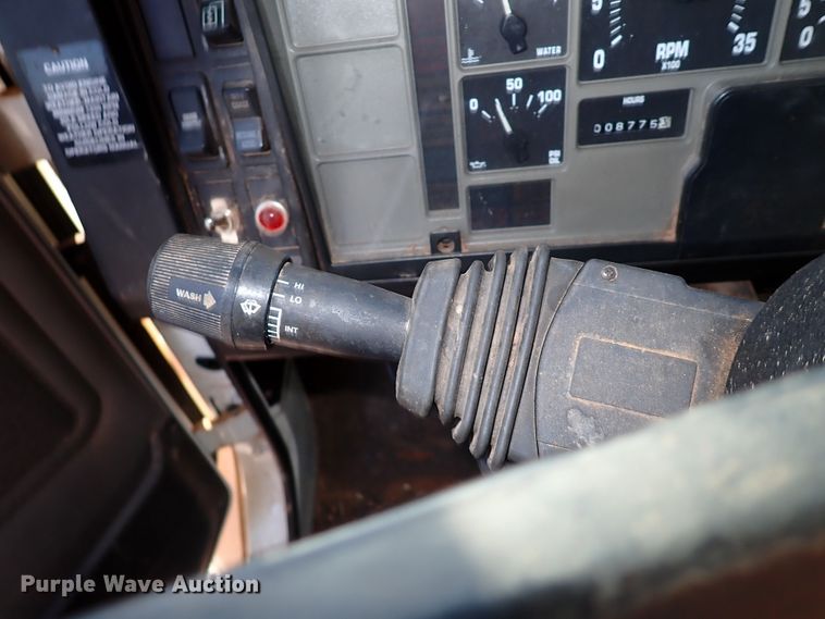 image for item IS9274 2001 International 4700  dump flatbed truck