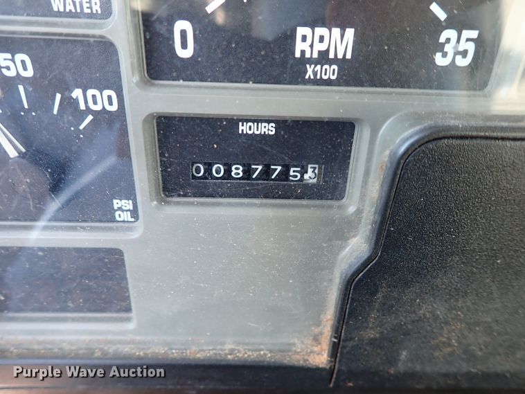 image for item IS9274 2001 International 4700  dump flatbed truck