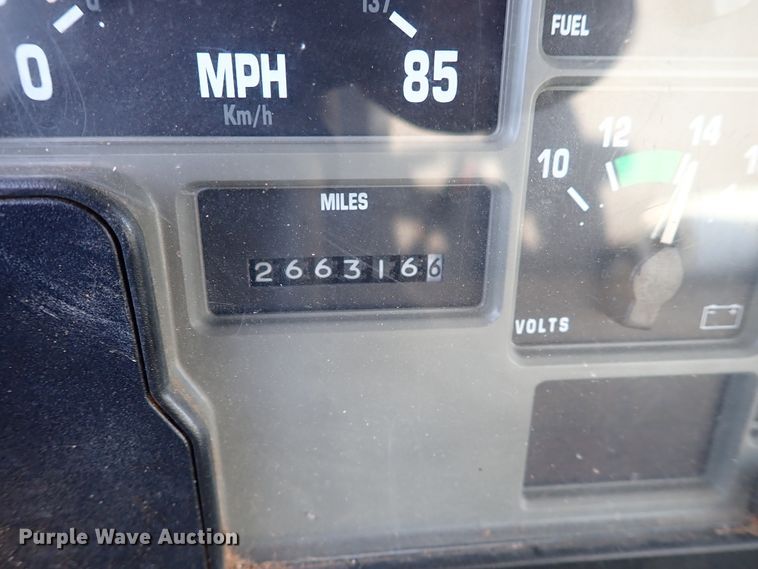 image for item IS9274 2001 International 4700  dump flatbed truck