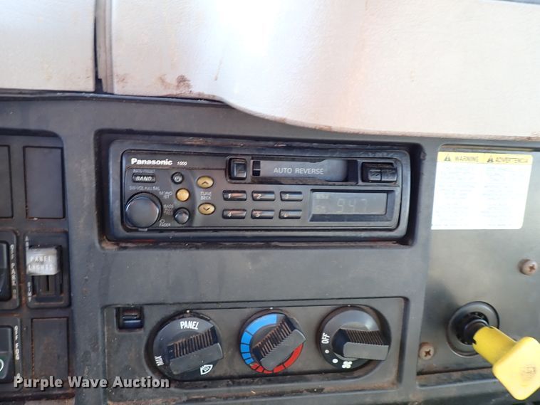 image for item IS9274 2001 International 4700  dump flatbed truck