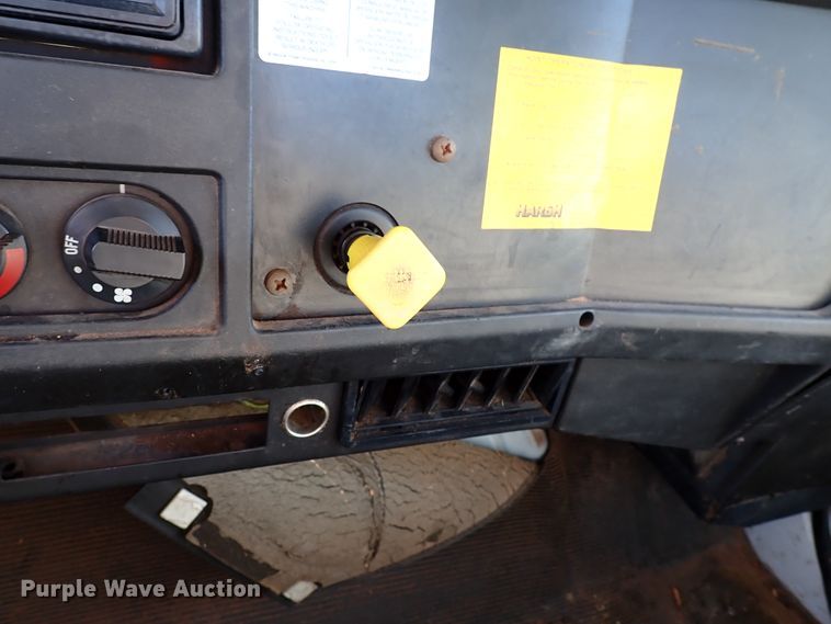 image for item IS9274 2001 International 4700  dump flatbed truck