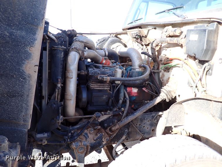 image for item IS9274 2001 International 4700  dump flatbed truck