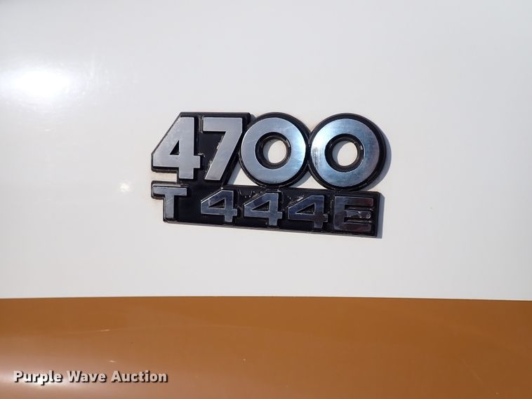 image for item IS9274 2001 International 4700  dump flatbed truck